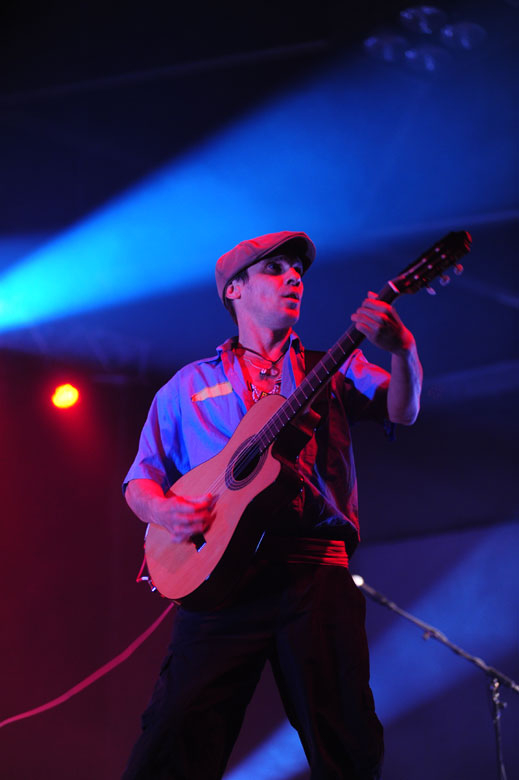 Manu Chao нажежи "Фестивална" до краен предел