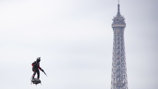 Френският изобретател и звезда на ховърборда летящ скейтборд Франки Запата