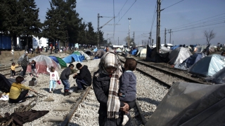 Насилие в импровизирания бежански лагер Идомени