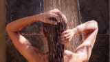Къпането под душа и в какъв ред да мием косата, тялото и лицето си