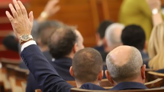 Депутатите отново влязоха в спор за майчинските през втората година