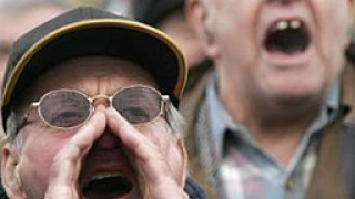 Пети пореден четвъртък пенсиоенери протестират пред НС