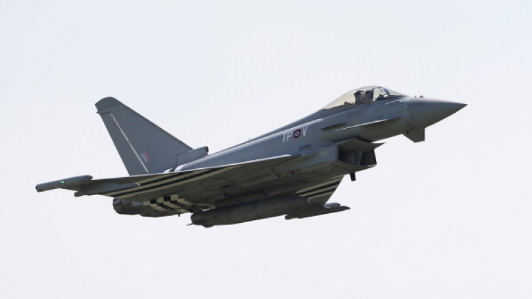 Обединеното кралство вдигна по тревога два „Тайфуна” заради руски самолети