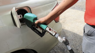 Опашки по бензиностанциите в страната заради скъпо гориво 
