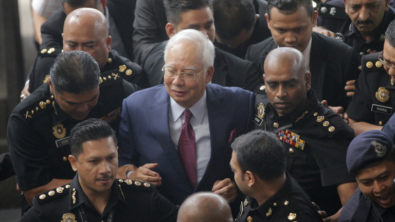 Бившият премиер на Малайзия отхвърли обвиненията в корупция 