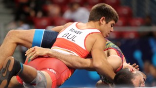 Петър Михов загуби на четвъртфиналите в категория до 71 килограма