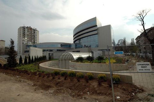 "Вадят" още 3,8 млн. лева за Военното НДК в София, настаняват там съда