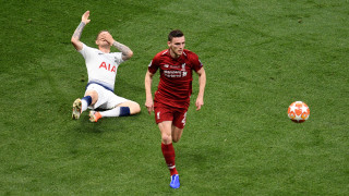 Андрю Робъртсън заедно със своя съотборник в отбраната на Ливърпул Трент