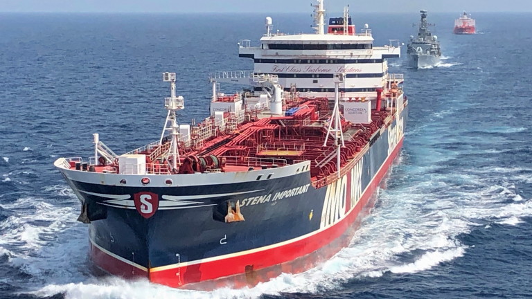 Royal Dutch Shell отказва да прекарва танкери под британски флаг