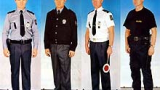 Полицаи се опитаха да продадат униформите си в eBay