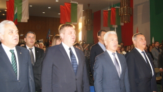 Каракачанов се зарече да бъде меч срещу предателите на България