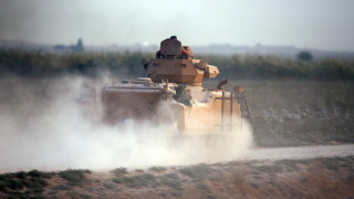 Турската армия продължава да напредва на изток от река Ефрат в