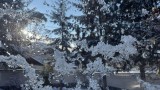 Застудява, сняг на места
