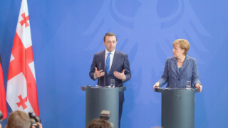 Влизането на Грузия в НАТО не е на дневен ред, обяви Меркел