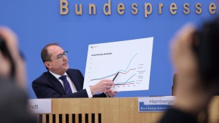 Германският вътрешен министър Александър Добриндт обяви че засилените гранични проверки