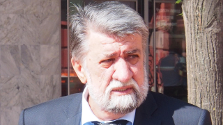 Рая Назарян е симпатично момиче но въртенето ѝ в една