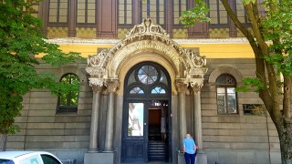 Сградата на Богословския факултет на площад Св Неделя е в