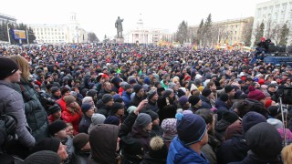 Няколко хиляди жители на сибирския град Кемерово протестират пред сградата
