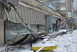 Инженерите от Варна отказаха експертиза за срутилата се козирка