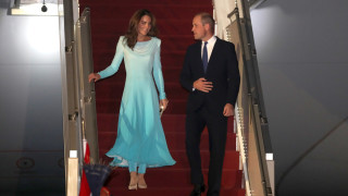 Вчера 14 октомври принц Уилям и Кейт Мидълтън пристигнаха на