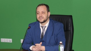 Вицепремиерът по климатични промени и министър на околната среда и