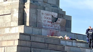Плочите с надписа от Паметника на съветската армия трябва да