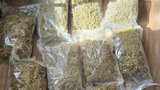 Иззеха голямо количество наркотици и оръжие от частна къща в