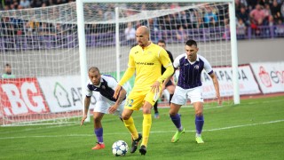 Отборът на Левски може остане без френските си звезди