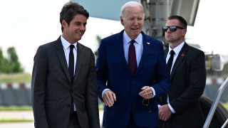 Президентът Джо Байдън кацна във Франция в сряда за да