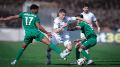 Славия - Берое 1:1, героят в бяло се размина с изгонване