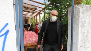 Минимум 1 5 метра трябва да бъде разстоянието между масите в