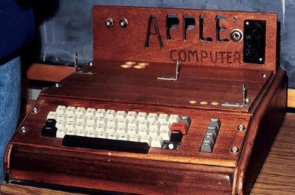 Функциониращ компютър Apple-1 се продаде за 671 400 долара