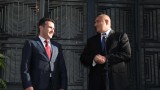  Борисов и Заев – дружно на приема в българското посолство в Рим 