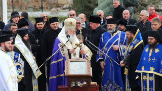 Традиционният ритуал по освещаване на бойните знамена и знамената светини на