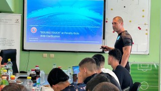 На клубната база на Нефтохимик бе проведен обучителен семинар на