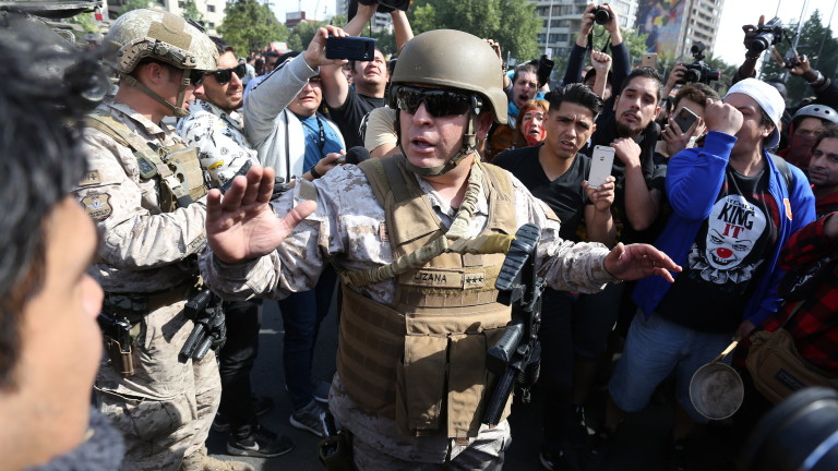 Президентът на Чили Себастиан Пинера обяви извънредно положение в столицата