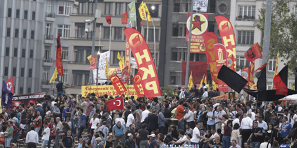 Хиляди ядосани турци се връщат на площад "Таксим"