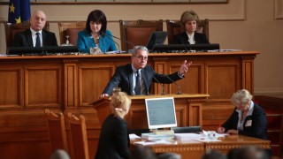 ДПС против да се спрат заплатите на депутати които не