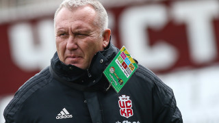 Треньорът на ФК ЦСКА 1948 Николай Киров говори пред официалния