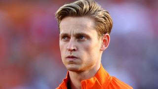 Старши треньорът на Барселона Шави вижда Френки де Йонг като