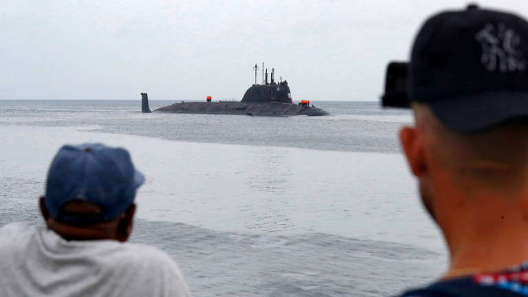 Американска подводница и канадски кораб пристигат в Куба след руски военни кораби