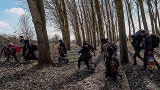 Над 100 хиляди бежанци преминаха турската граница с ЕС след