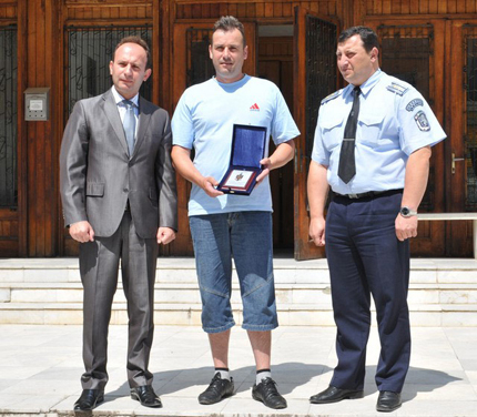 МВР награди мъж, върнал портфейл с €3 000 