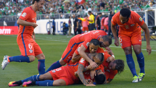 С четири гола на Варгас Чили се саморазправи с Мексико