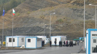 Километрични опашки на граничните пунктове Калотина Кулата и Маказа Това