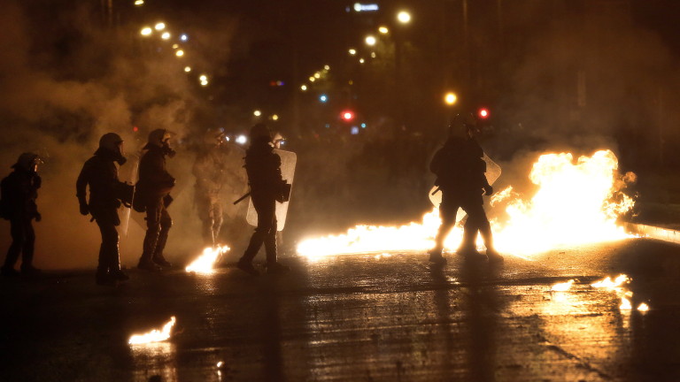 Извънредни мерки за сигурност в Гърция заради младежките демонстрации