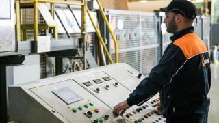 Най късно през февруари 2025 а всички работници на Монди Стамболийски ще