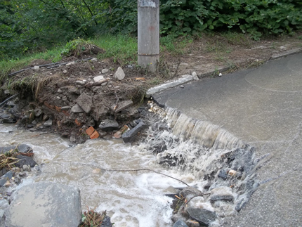 Започна изграждането на алтернативен път до наводнените села в Пловдивско