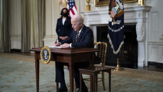 Президентът на САЩ Джо Байдън удължи санкциите срещу Куба неговото