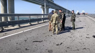 Пуснато е движението на автомобили и автобуси по Кримския мост